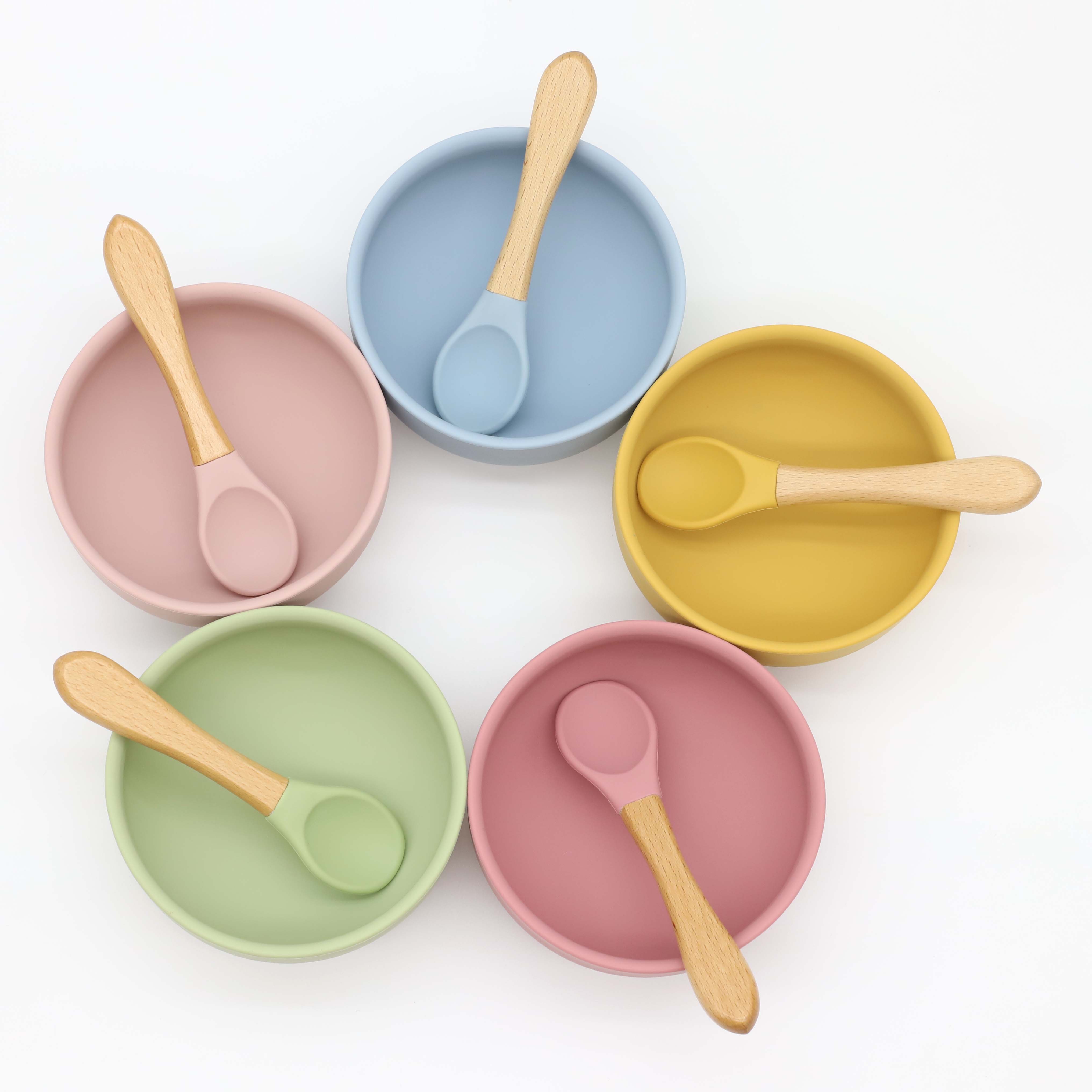 وعاء سيليكون مع كوب شفط، ملعقة - مراجعة Baby Food Guide وسعره